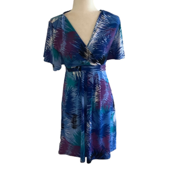 attention Dresses & Skirts - Attentions Hawaiian blue floral dress, belted, v-neck, size small